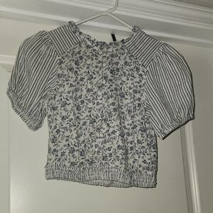 American Eagle Outfitters Blue and White Floral Blouse